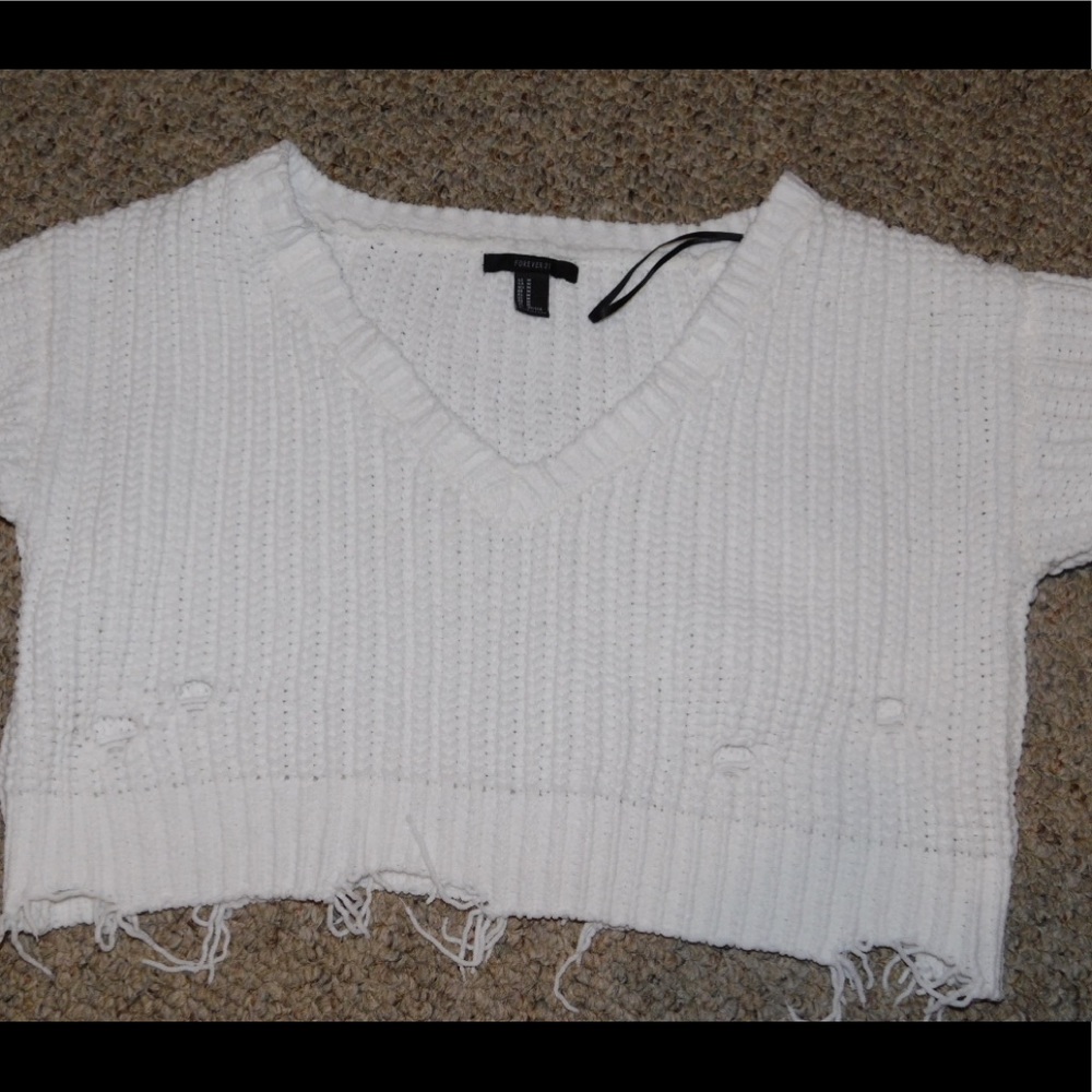 Cropped Sweater with Distressed look
